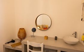 Phaos Santorini Suites